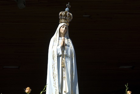 Patung Bunda Maria yang dinilai punya mukjizat dibawa lagi ke Vatikan thumbnail