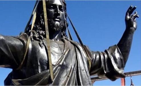 Patung Yesus didirikan di Suriah demi mendukung perdamaian abadi thumbnail