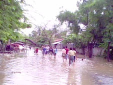 Agama-agama bantu korban banjir di Mandalay