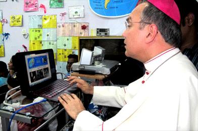 Biarawati ‘go online’ untuk membantu  orang muda
