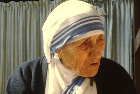 Beata Teresa dibela menyusul berbagai kritikan
