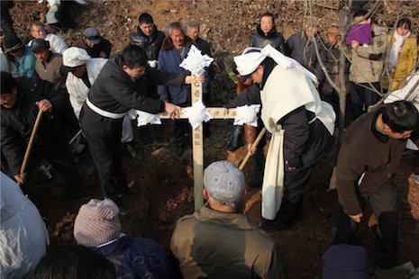 Kebuntuan Gereja dan Pemerintah Cina berakhir menyusul pemakaman uskup