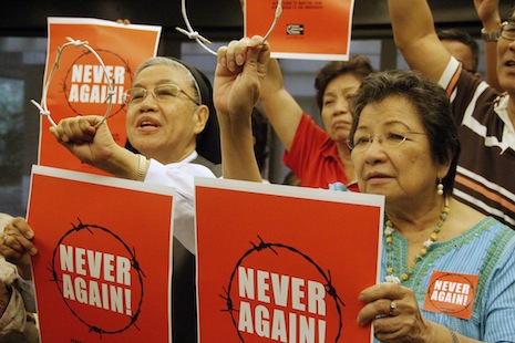 Para korban era Marcos mengenang tahun-tahun suram di Filipina