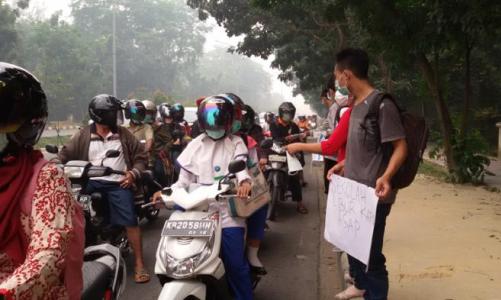 PMKRI, GMKI Kalbar bagikan ribuan masker, desak gubernur atasi kabut asap