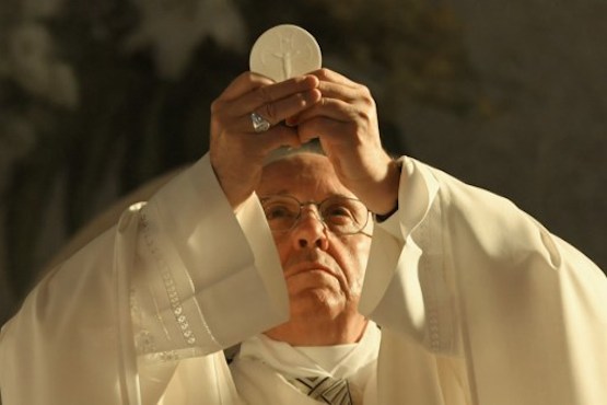 Paus: Saya Terluka Melihat Mereka Gunakan HP Saat Misa