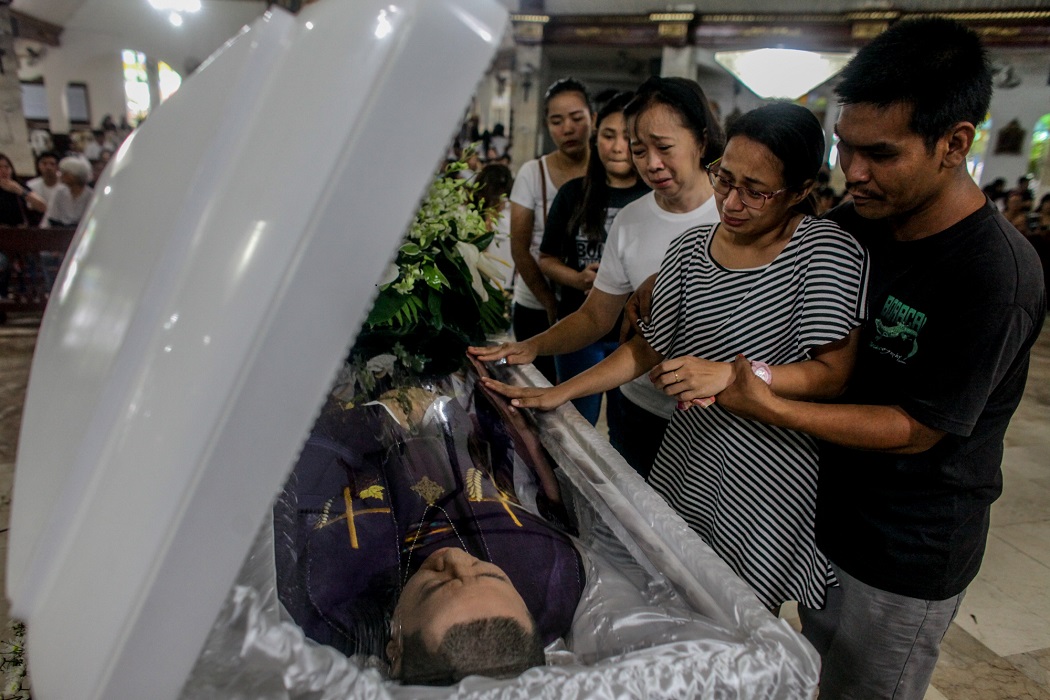 Polisi Filipina Bersedia Mempersenjatai  Para imam
