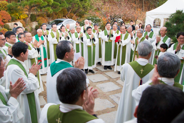 Uskup Korea dan Jepang Berjanji untuk Mendengarkan Kaum Muda