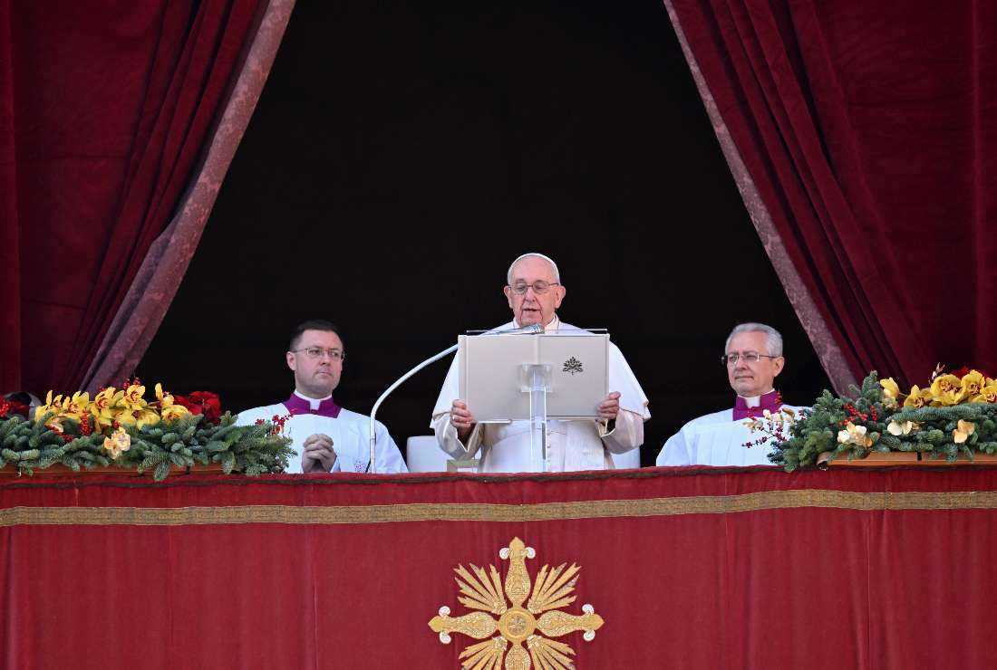 Dengarkan tangisan Pangeran Damai yang baru lahir, kata paus pada hari Natal