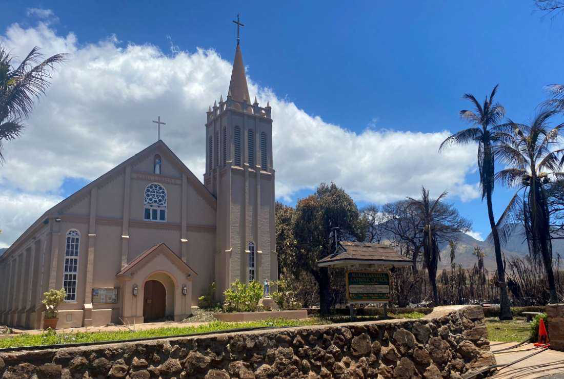 Sebuah keajaiban bagi gereja Katolik yang selamat dalam kebakaran hebat di Hawai