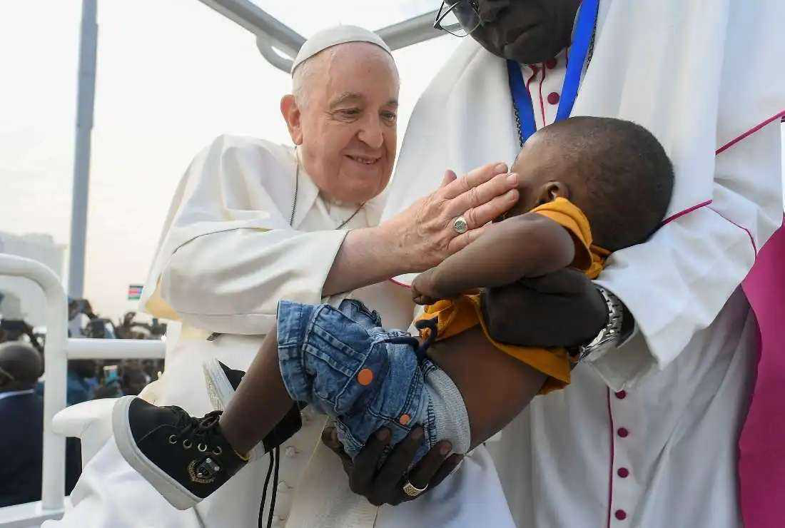 Paus mohon Bunda Maria meluluhkan hati mereka yang terpenjara oleh kebencian dan perang