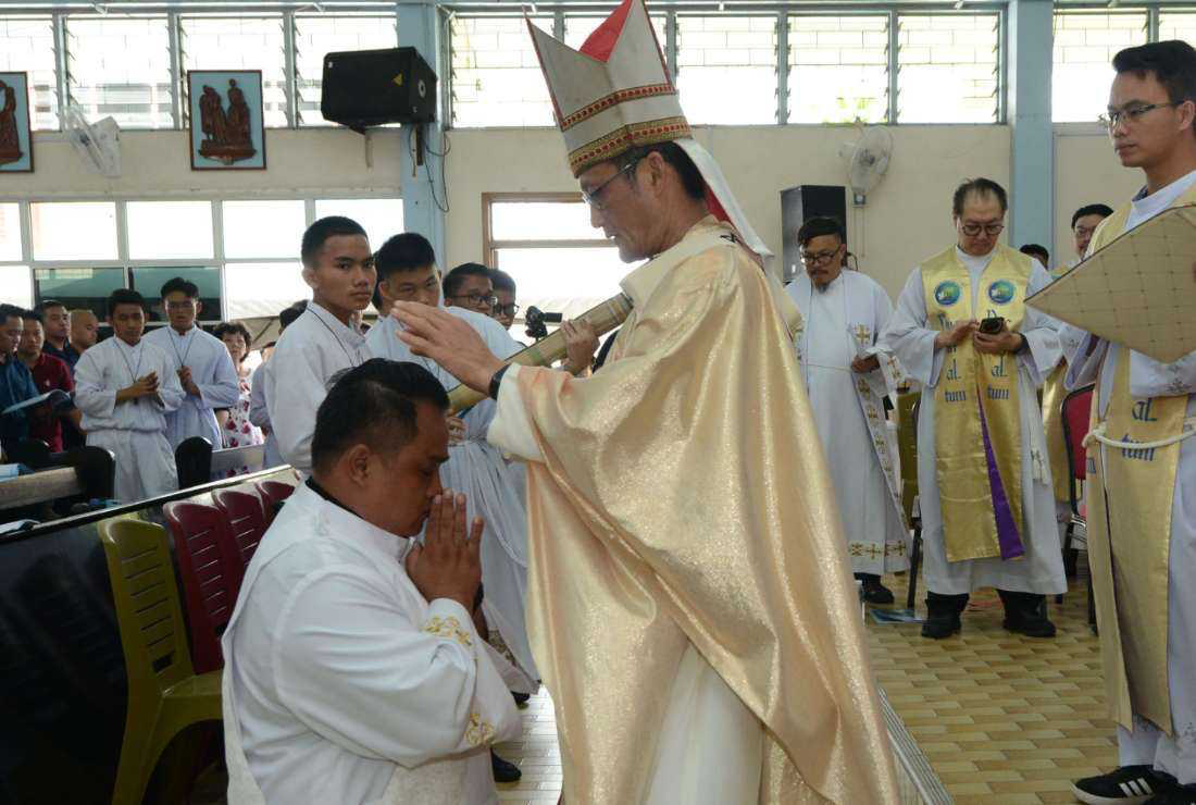 Gereja Malaysia menyambut imam etnis Rungus pertama