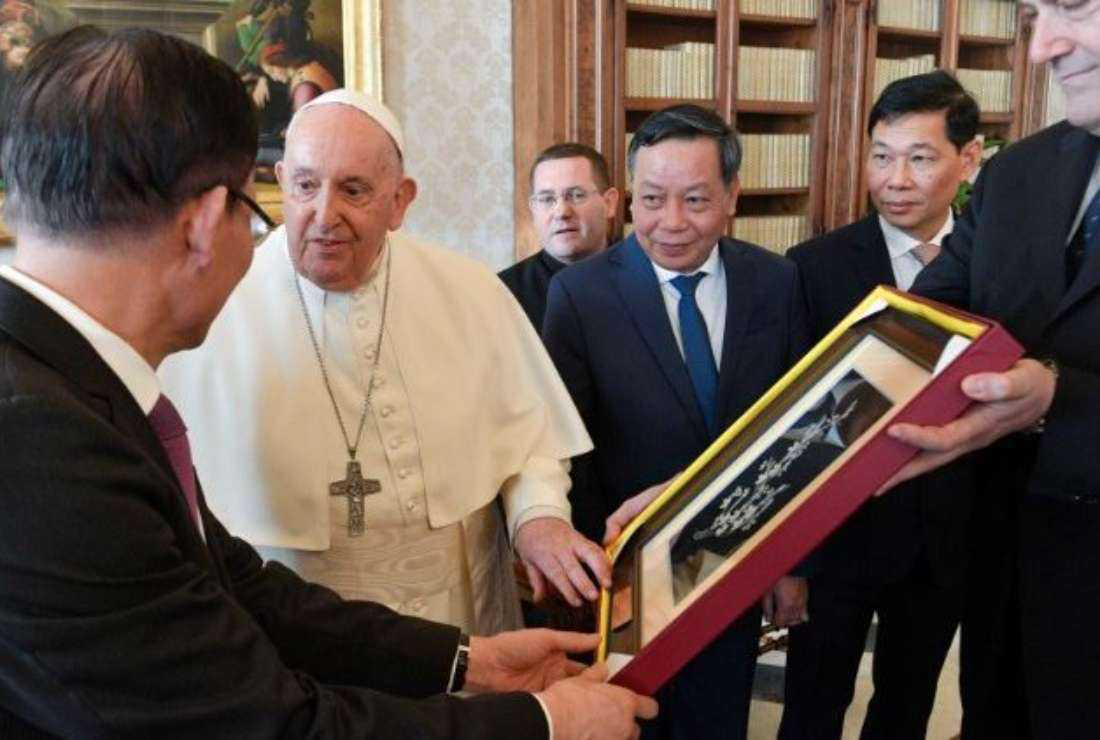 Uskup Agung Gallagher optimistis dengan kunjungan paus ke Vietnam