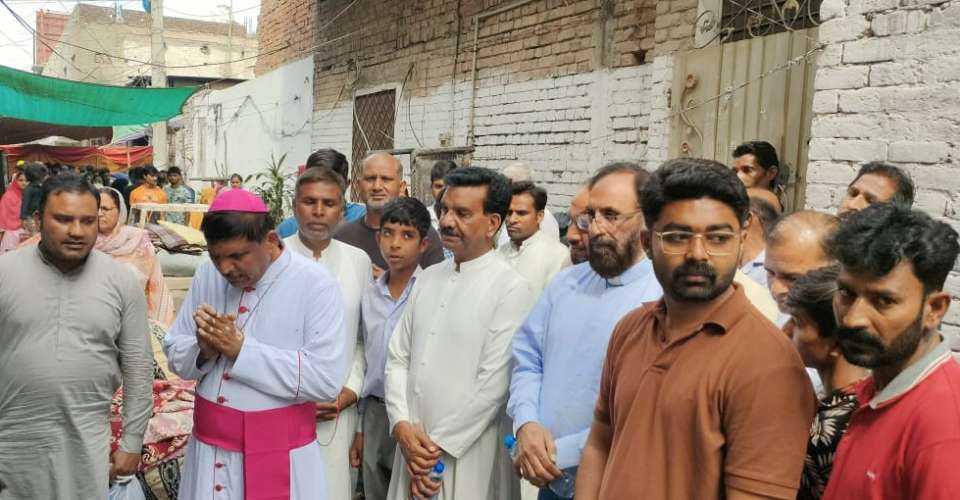 Keuskupan di Pakistan bantu keluarga Kristen miskin yang menghadapi penggusuran